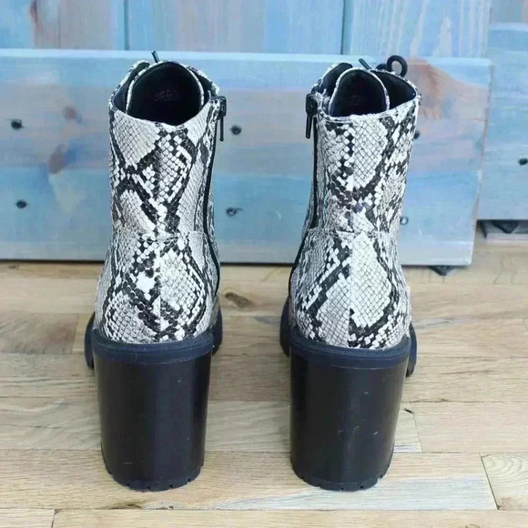 Faux Snakeskin Boots Forever 21 Lace Up Ankle Boots Side Zipper Size 10 NWOT - Picture 4 of 5